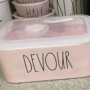 Rae Dunn ceramic bowl with lid